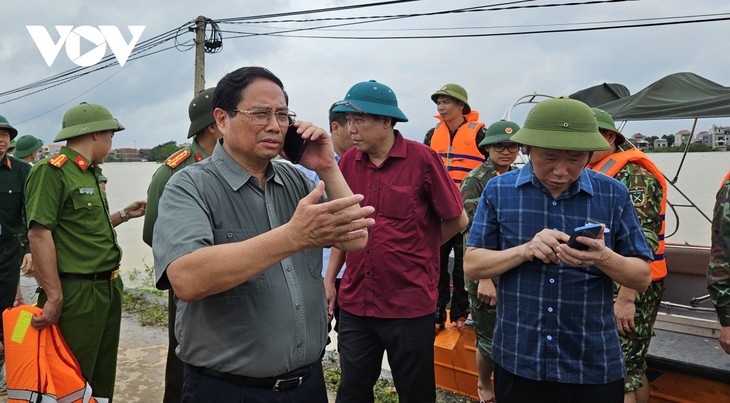 Premierminister Pham Minh Chinh überprüft die Überschwemmung in Bac Giang und Bac Ninh - ảnh 1