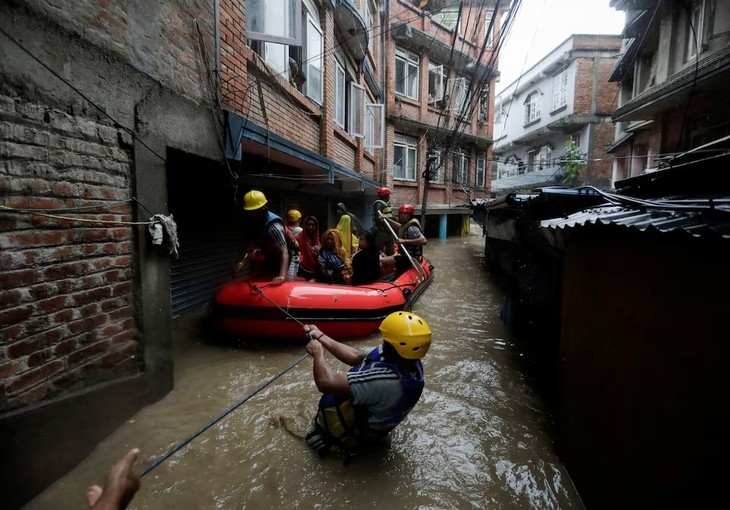 Mehr als 200 Tote bei Hochwasser in Nepal - ảnh 1