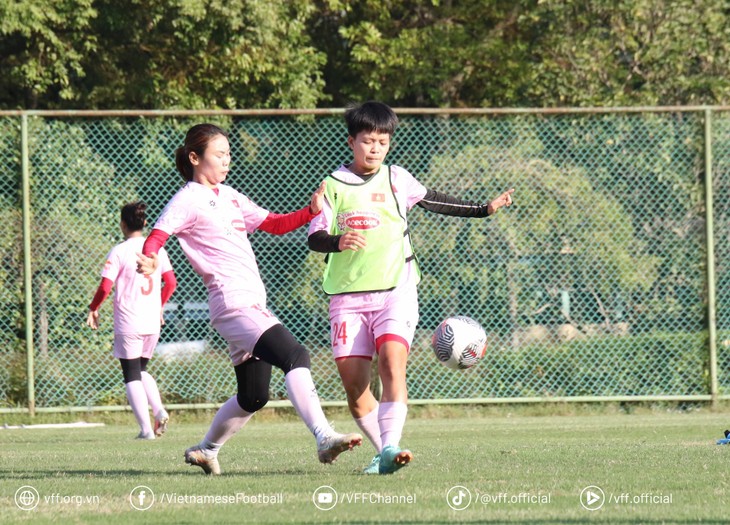 Das vietnamesische Frauenfußballteam ist bereit für das Spiel gegen China - ảnh 1