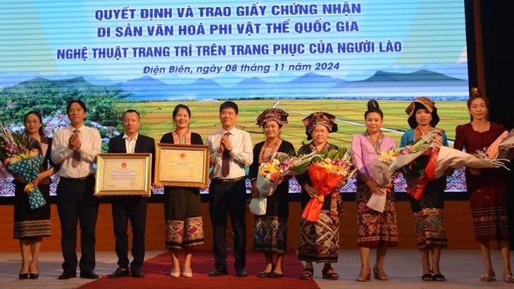 Die Verzierungskunst auf der Tracht der Volksgruppe der Lao als nationales Kulturerbe anerkannt - ảnh 1