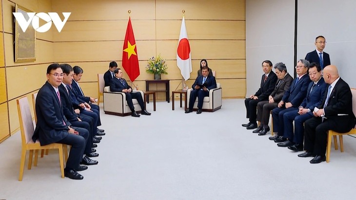 Parlamentspräsident Tran Thanh Man führt Gespräch mit dem japanischen Premierminister - ảnh 1