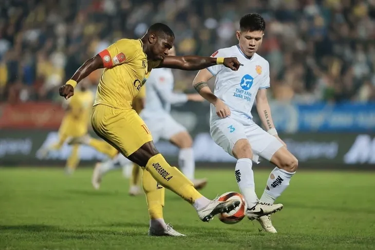 Eintrittsfreies Fußballspiel des neuen Mondjahres im Thien Truong-Stadion - ảnh 1