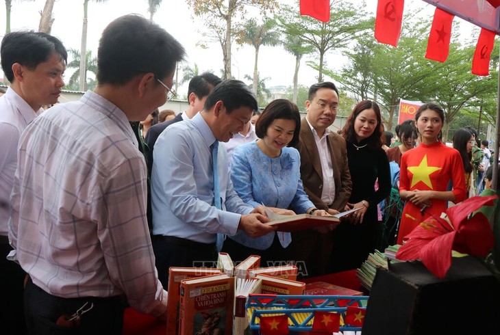 Bücher- und Lesekulturtag Vietnams in der Provinz Bac Ninh - ảnh 1