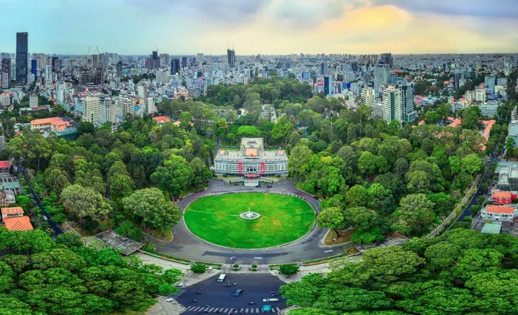 Ausstellung von 100 Fotos über Stadtlandschaft und Kultur in Ho-Chi-Minh-Stadt - ảnh 1