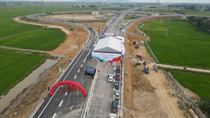 Baustart und Einweihung wichtiger Einrichtungen im ganzen Land - ảnh 3