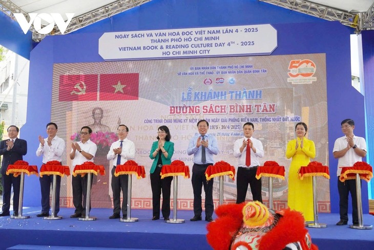 Einweihung der Buchstraße Binh Tan in Ho-Chi-Minh-Stadt - ảnh 1