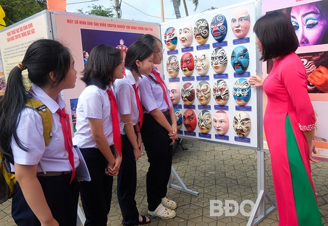 Fotoausstellung von nationalen immateriellen Kulturschätzen der Provinz Binh Dinh  - ảnh 1