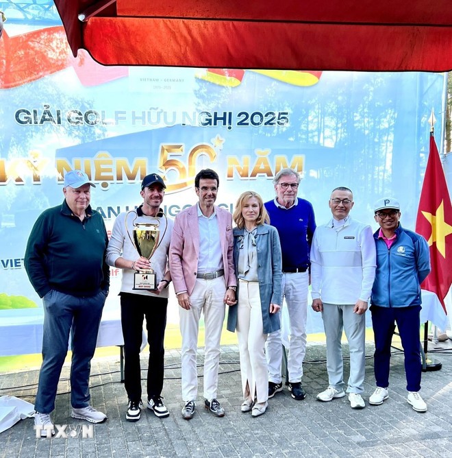Das Freundschafts-Golfturnier vertieft die Beziehungen zwischen Vietnamesen und deutschen Freunden - ảnh 1