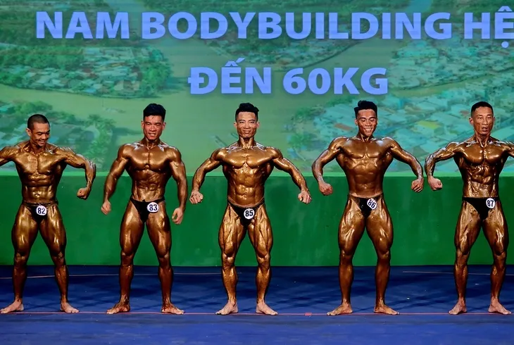 Fast 300 Sportler nehmen an der nationalen Bodybuilding-Clubmeisterschaft in Long An teil - ảnh 1
