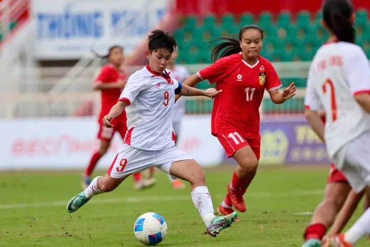 Mit dem Sieg gegen Laos zieht Vietnams Fußballmannschaft der Frauen ins Halbfinale der Südostasienmeisterschaft ein - ảnh 1