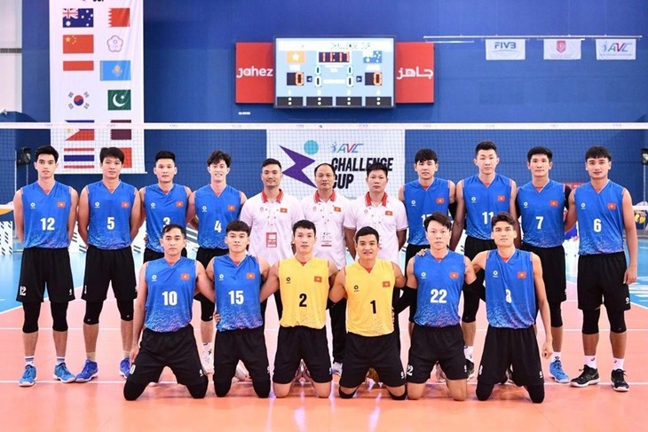 Vietnams Männer-Volleyballteam spielt in Bahrain - ảnh 1