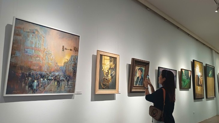 Ausstellung „Strömung” zum 100. Gründungstag der vietnamesischen Universität der Schönen Künste - ảnh 1