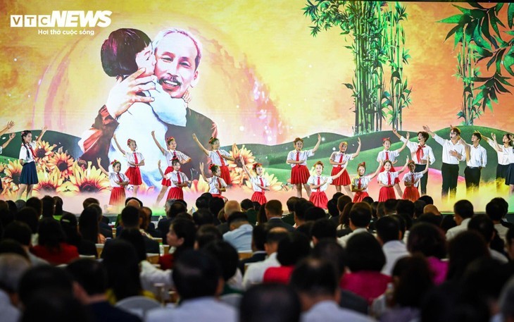 Eröffnung der Ausstellung „80 Jahre Unabhängigkeit – Freiheit – Glück”  in Hanoi - ảnh 10