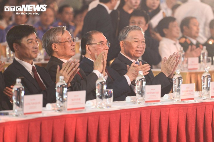 Eröffnung der Ausstellung „80 Jahre Unabhängigkeit – Freiheit – Glück”  in Hanoi - ảnh 2