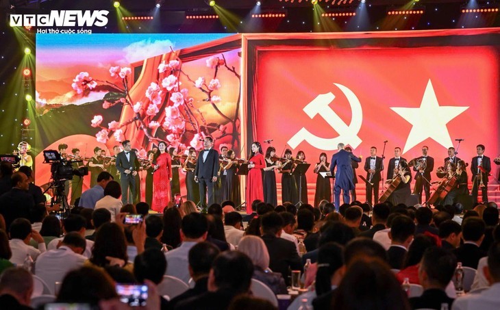 Eröffnung der Ausstellung „80 Jahre Unabhängigkeit – Freiheit – Glück”  in Hanoi - ảnh 9