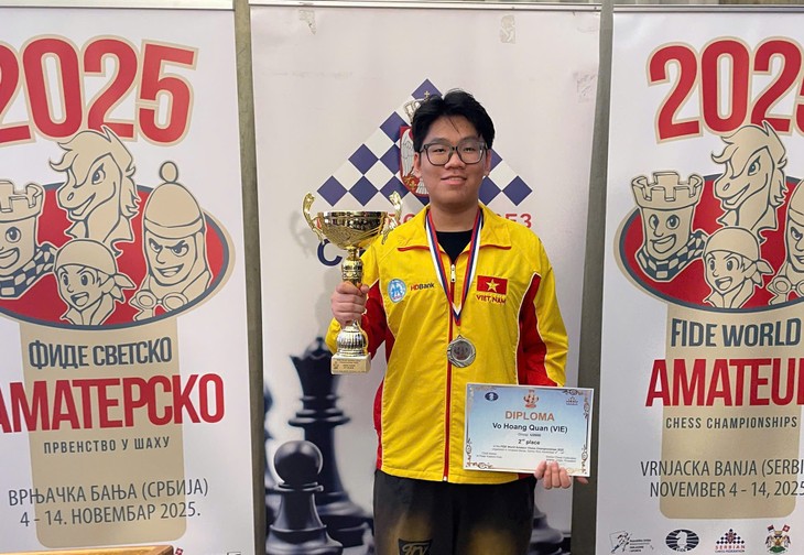 Vietnamesischer Schachspieler gewinnt Silberpokal bei der Amateur-Weltmeisterschaft 2025 - ảnh 1