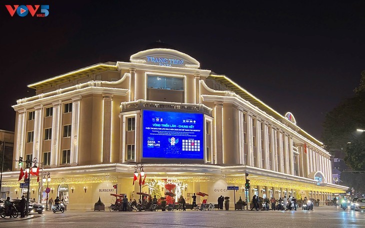 Strahlende Weihnachtszeit in Hanoi - ảnh 2