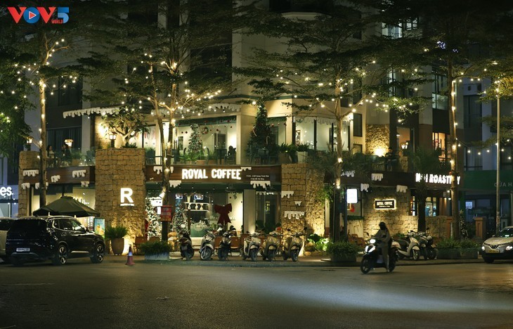 Strahlende Weihnachtszeit in Hanoi - ảnh 4
