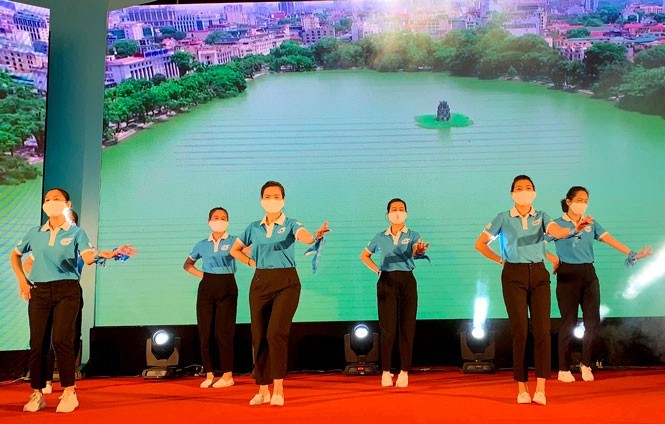 Journée de la famille vietnamienne 2021: «Famille sereine-société heureuse» - ảnh 9