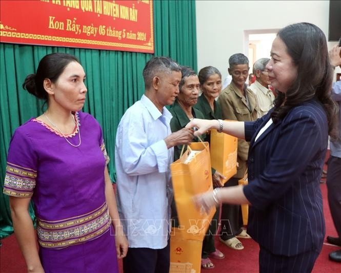 Vo Thi Anh Xuân: Kon Tum doit constamment améliorer les conditions de vie des habitants - ảnh 1