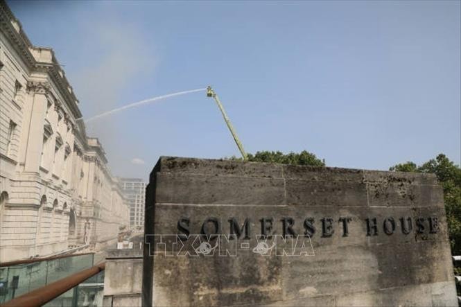 Royaume-Uni: Incendie dans l'immeuble emblématique de Somerset House - ảnh 1