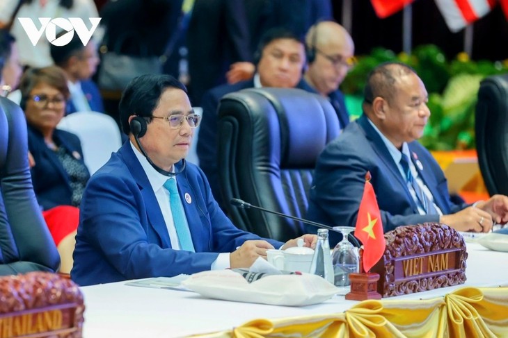 Rencontres fructueuses du Premier ministre Pham Minh Chinh au Laos - ảnh 1