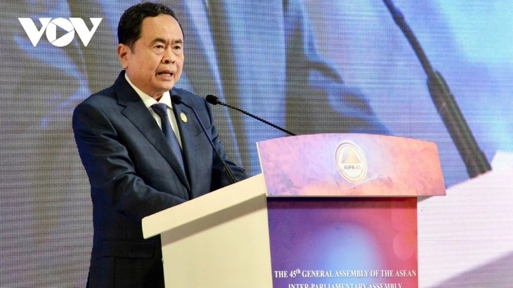 Fin de la visite officielle du président de l'Assemblée nationale vietnamienne au Laos - ảnh 2