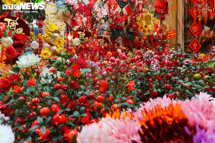 La magie du Têt sur la rue Hàng Ma: décorations et traditions en fête - ảnh 12