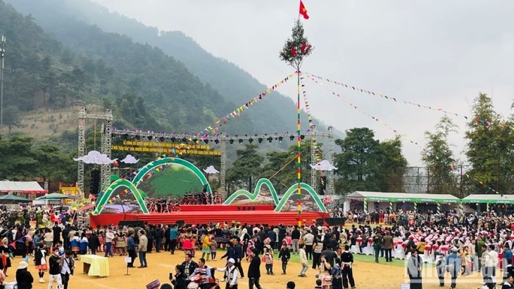 Gầu Tào - Le festival le plus important de l'année des Mông de Yên Bái - ảnh 1