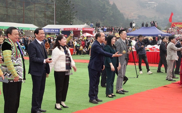 Gầu Tào - Le festival le plus important de l'année des Mông de Yên Bái - ảnh 6