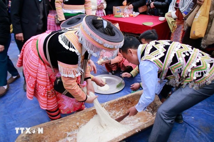 Gầu Tào - Le festival le plus important de l'année des Mông de Yên Bái - ảnh 8