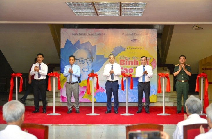 Ouverture de l’exposition «Des exemples humbles mais nobles» - ảnh 1