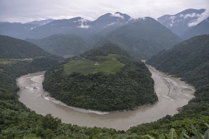 La Chine lance la construction d’un méga-barrage hydroélectrique trois fois plus puissant que celui des Trois Gorges - ảnh 1