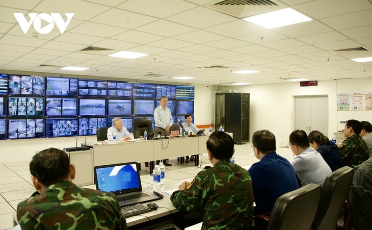 Le secrétaire général Tô Lâm rend visite aux sinistrés des inondations à Hué - ảnh 4
