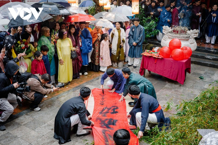 Le printemps de Thang Long renaît à travers les rites du vieux quartier - ảnh 23