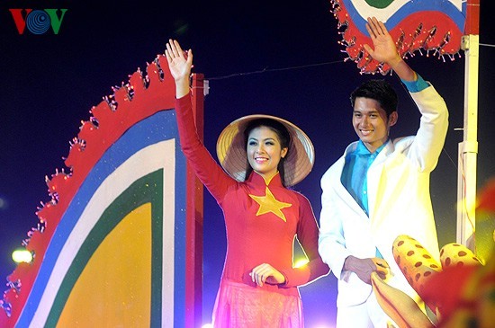 Rực rỡ Lễ hội đường phố Carnaval Hạ Long 2012 - ảnh 6