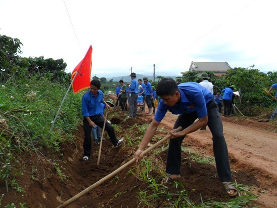 Góp sức cùng dân vào sự nghiệp phát triển chung - ảnh 2