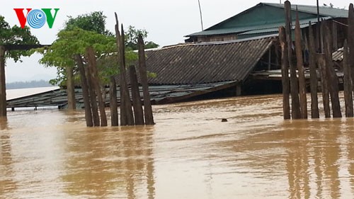 Mưa lũ ở miền Trung gây thiệt hại nặng về người và của - ảnh 1