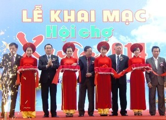 Hơn 300 gian hàng tham gia Hội chợ xuân 2014 của thành phố Đà Nẵng - ảnh 1