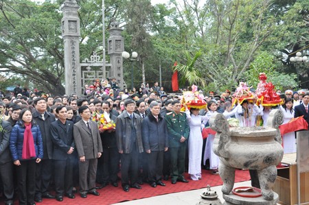 Dâng hương tưởng niệm 739 năm ngày tướng quân Phạm Ngũ Lão ra quân đánh giặc cứu nước  - ảnh 1