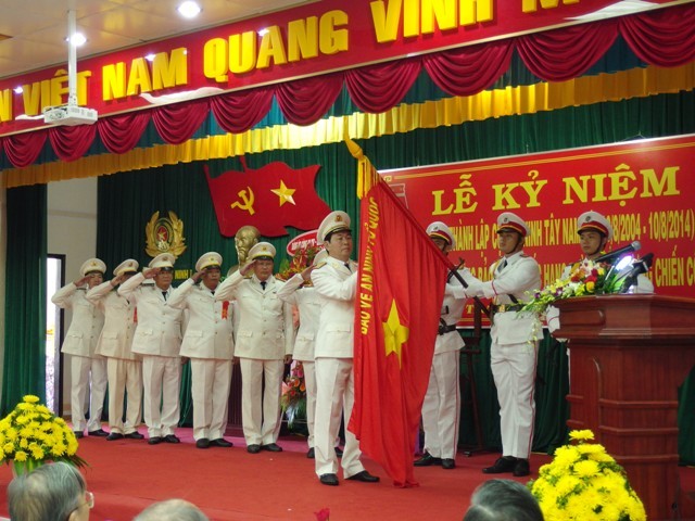 Giữ vững an ninh chính trị, tăng cường phát triển kinh tế - xã hội vùng Tây Nam Bộ - ảnh 2