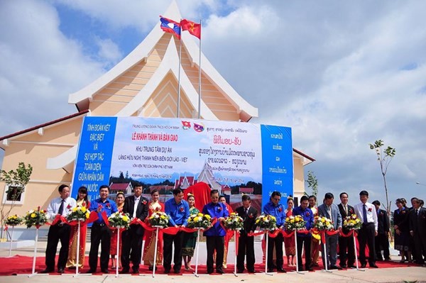 Khánh thành, bàn giao Làng hữu nghị thanh niên biên giới Việt - Lào - ảnh 1