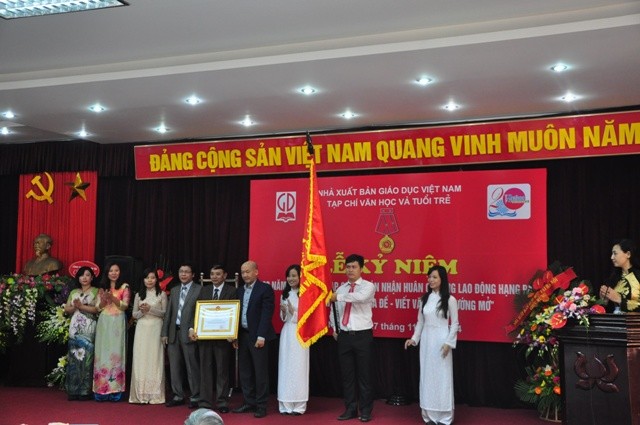 Tạp chí Văn học và tuổi trẻ kỷ niệm 20 năm thành lập và đón nhận Huân chương lao động hạng 3 - ảnh 1