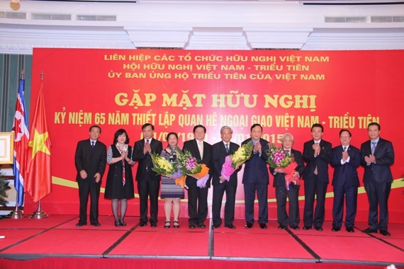 Gặp gỡ hữu nghị chào mừng kỷ niệm 65 năm Ngày thiết lập quan hệ Việt Nam-Triều Tiên - ảnh 1