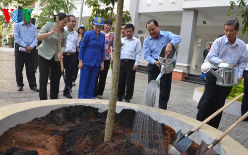 Thành phố Hồ Chí Minh phát động phong trào “Vì thành phố văn minh – sạch đẹp – an toàn”  - ảnh 1