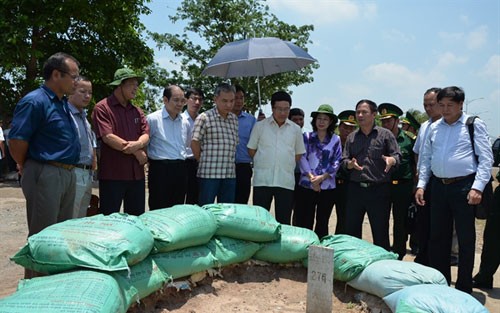 Phó Thủ tướng, Bộ trưởng Bộ Ngoại giao Phạm Bình Minh thị sát tại tuyến biên giới An Giang. - ảnh 1