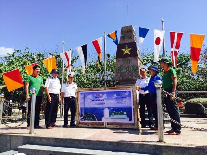 Lắp đặt thành công máy lọc nước biển thành nước ngọt cho huyện đảo Trường Sa - ảnh 1