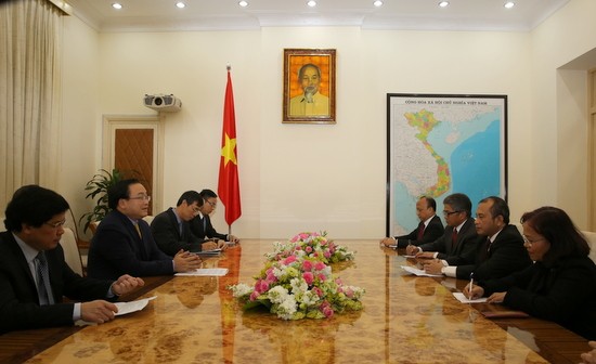 Phó Thủ tướng Hoàng Trung Hải tiếp Bộ trưởng phát triển làng, vùng kém phát triển và di cư Indonesia - ảnh 1