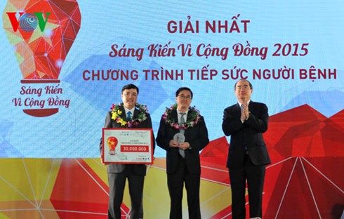 Trao giải cuộc thi “Sáng kiến vì cộng đồng” 2015 - ảnh 1