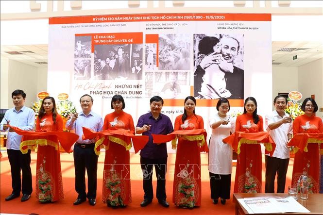 По всему Вьетнаму прошли различные мероприятия по случаю 130-летия со дня рождения президента Хо Ши Мина - ảnh 1